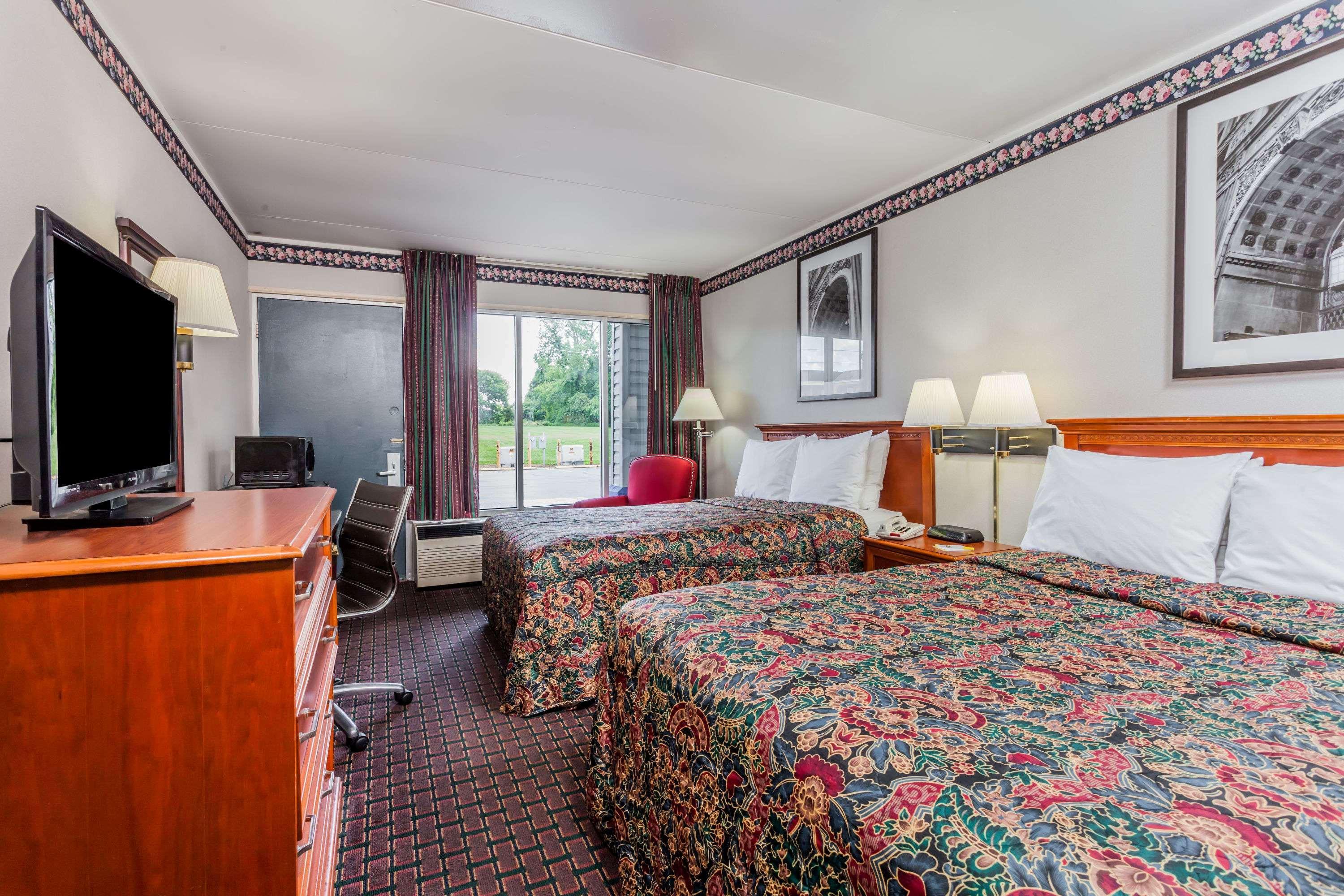Days Inn Сеймор Екстер'єр фото