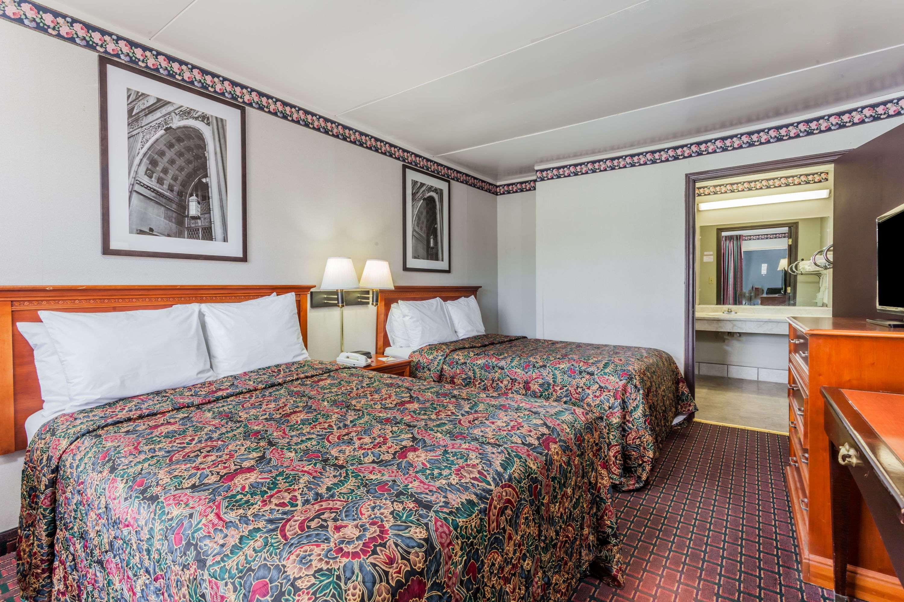 Days Inn Сеймор Екстер'єр фото