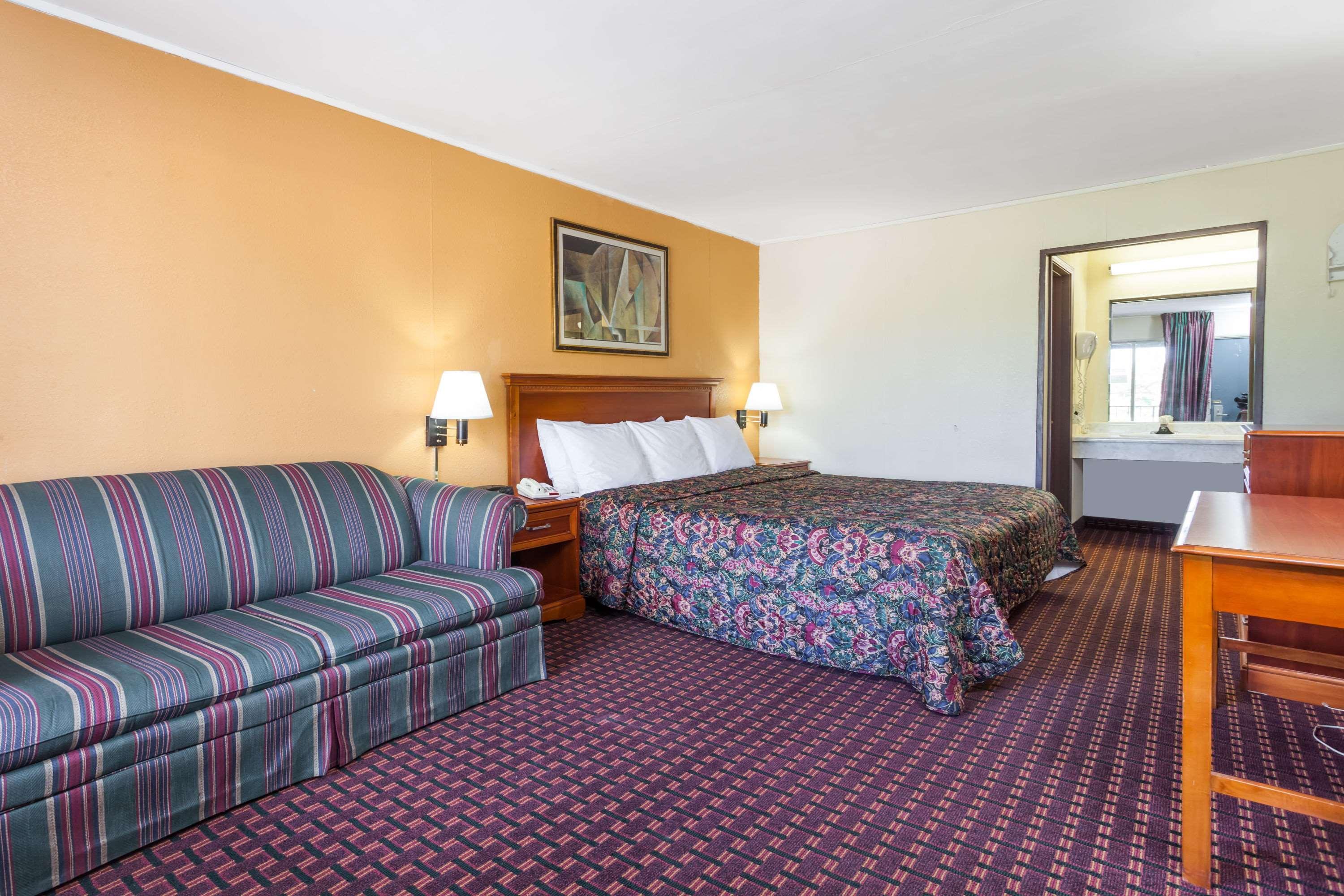 Days Inn Сеймор Екстер'єр фото