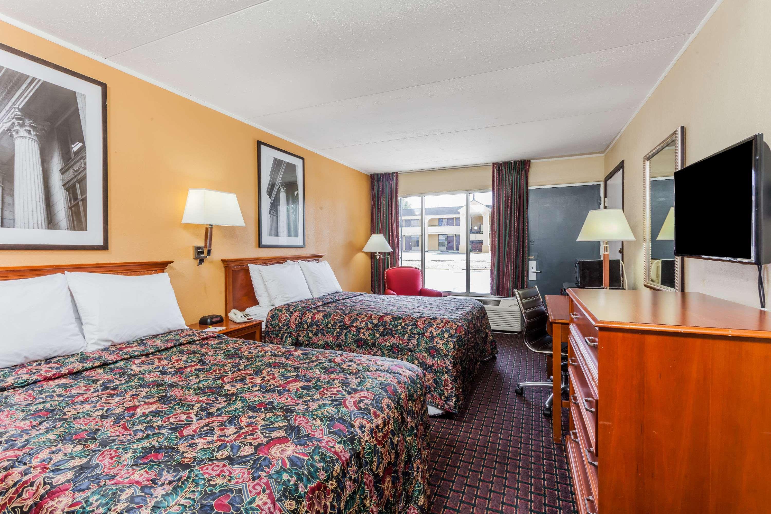 Days Inn Сеймор Екстер'єр фото