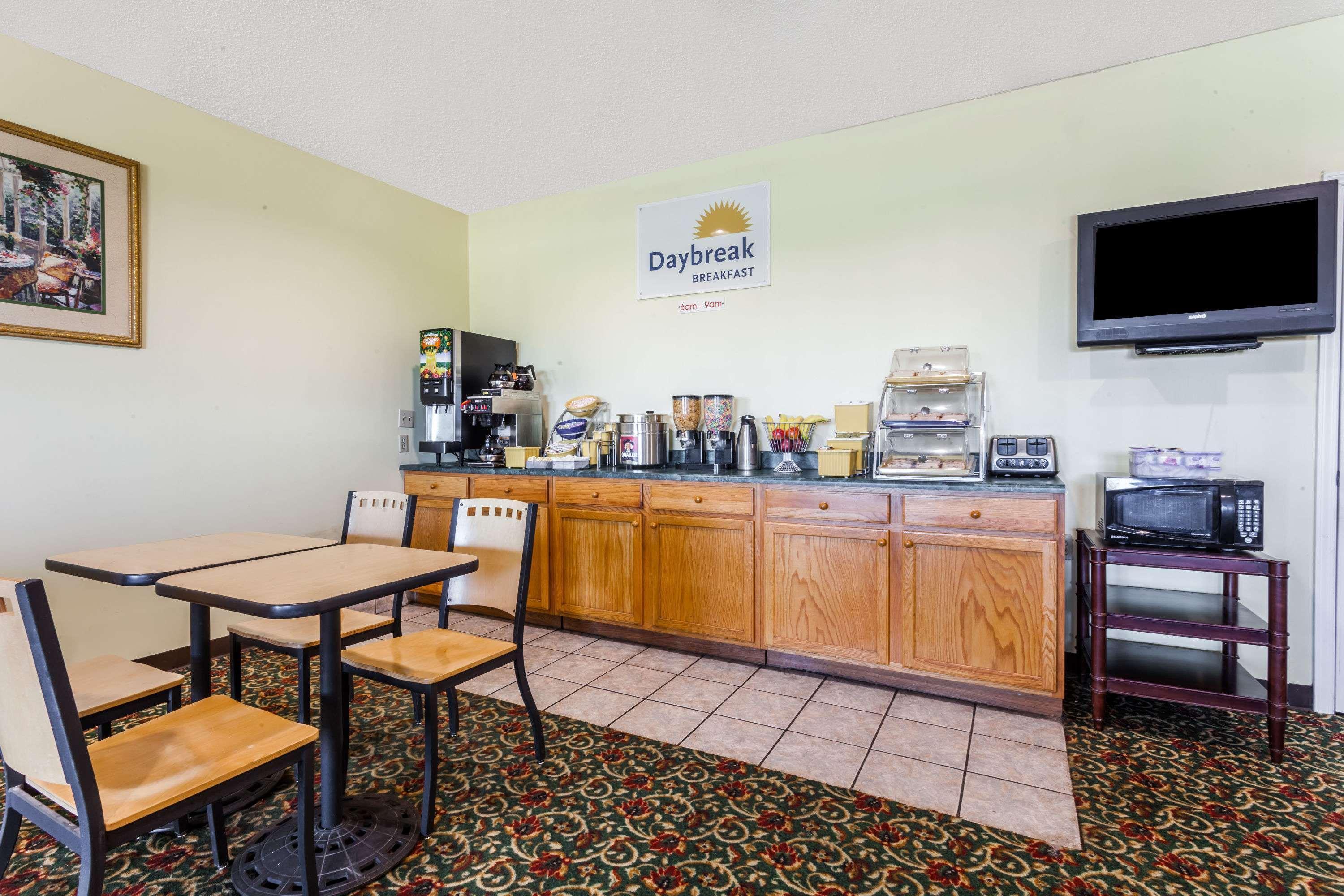 Days Inn Сеймор Екстер'єр фото