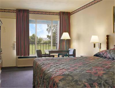 Days Inn Сеймор Номер фото